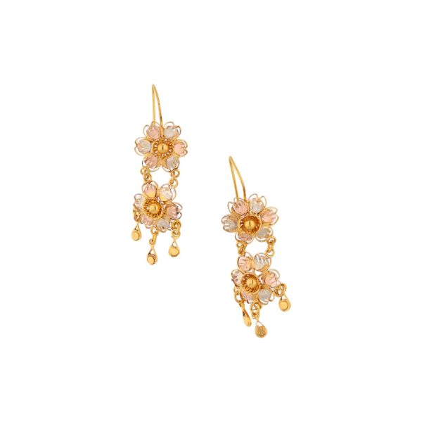 Aretes filigrana con colgantes motivo floral en oro tres tonos 8 kilates. Sale