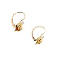 Aretes estilizados motivo floral en oro tres tonos 14 kilates. For Cheap