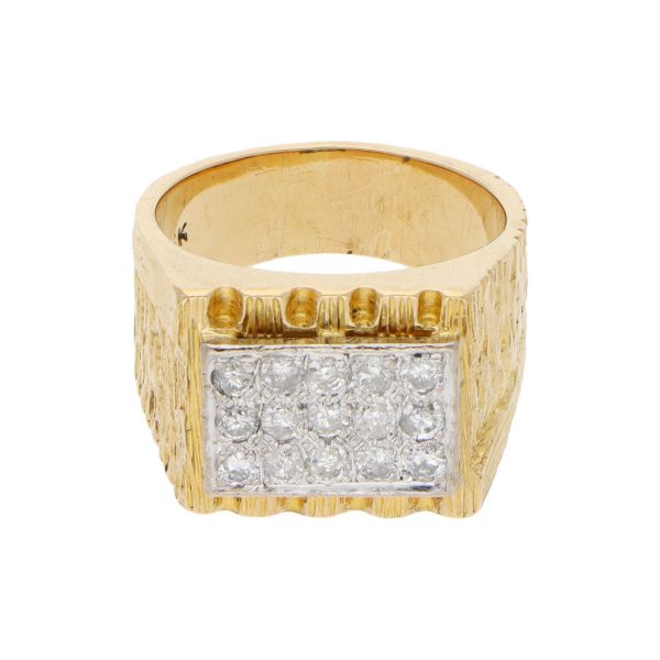 Anillo tipo sello con diamantes en oro dos tonos 18 kilates. Online Sale