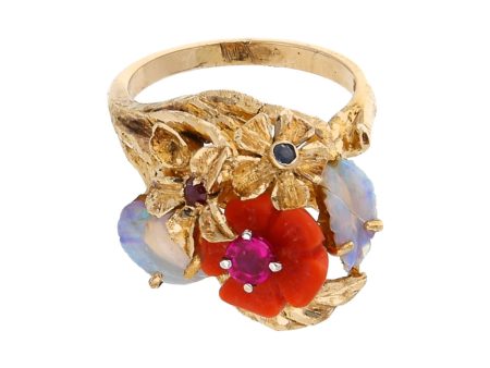 Anillo estilizado motivo floral con ópalos, coral, rubíes y sintéticos en oro amarillo 14 kilates. on Sale