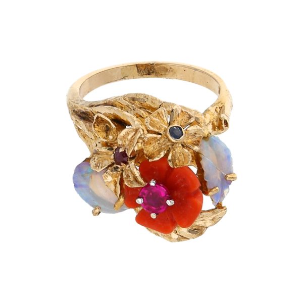 Anillo estilizado motivo floral con ópalos, coral, rubíes y sintéticos en oro amarillo 14 kilates. on Sale