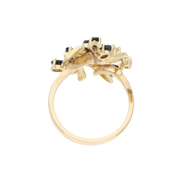 Anillo estilizado con zafiros y circonias en oro amarillo 10 kilates. Sale