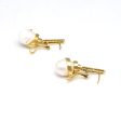 Aretes estilizados con colgantes, diamantes y perlas calabazo en oro amarillo 14 kilates. Discount