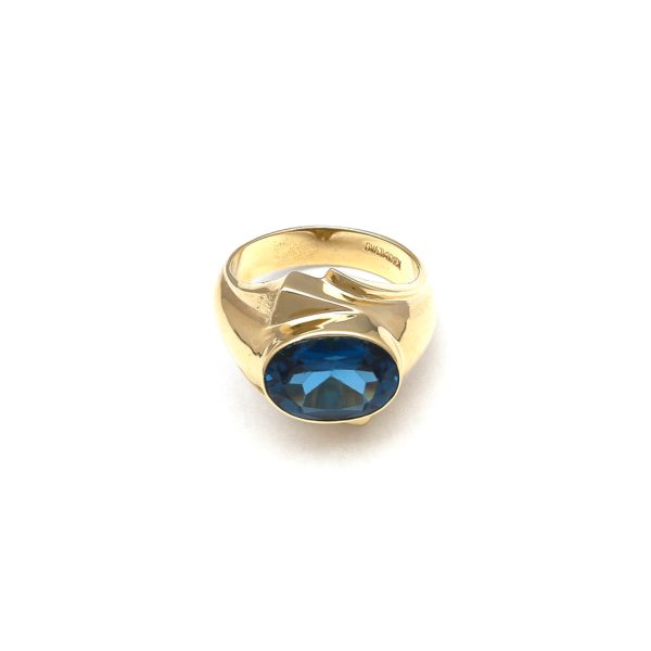 Anillo estilizado con topacio London blue en oro amarillo 14 kilates. Sale