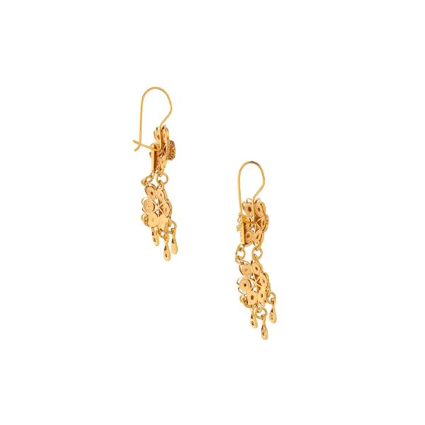 Aretes filigrana con colgantes motivo floral en oro tres tonos 8 kilates. Sale