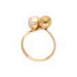 Anillo ondulado con perla en oro amarillo 18 kilates. Sale