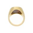 Anillo tipo sello con cuarzo en oro amarillo 18 kilates. Discount