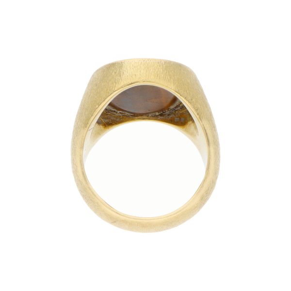 Anillo tipo sello con cuarzo en oro amarillo 18 kilates. Discount