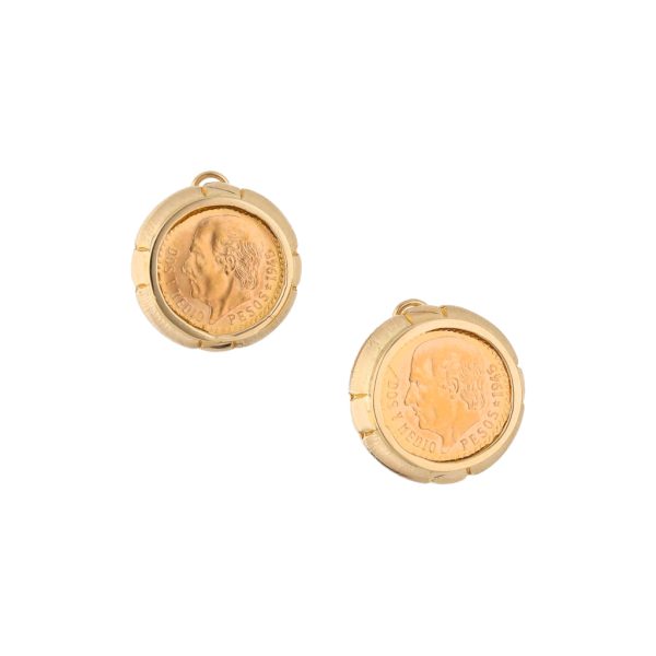 Aretes estilizados con dos monedas de dos y medio pesos oro mexicano 21.6 kilates en oro amarillo 14 kilates. on Sale