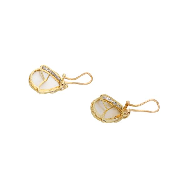 Aretes estilizados con diamantes y perlas en oro amarillo 14 kilates. For Discount