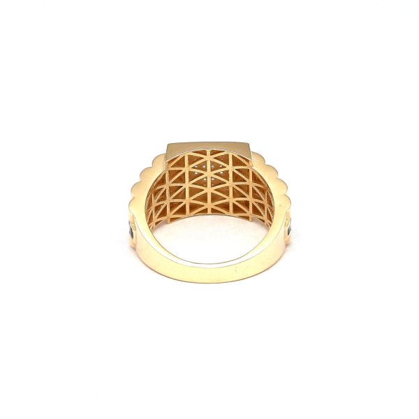 Anillo tipo sello con circonias y esmalte en oro amarillo 14 kilates. Hot on Sale