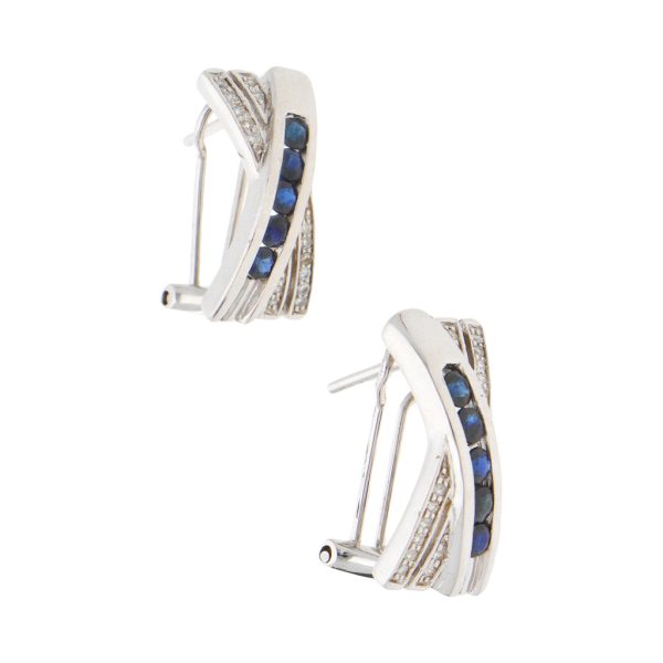 Aretes estilizados con diamantes y zafiros en oro blanco 14 kilates. Discount