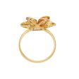 Anillo estilizado motivo floral en oro tres tonos 18 kilates. Fashion