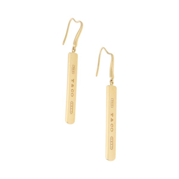 Aretes diseño especial firma Tiffany & Co. en oro amarillo 18 kilates. Online now