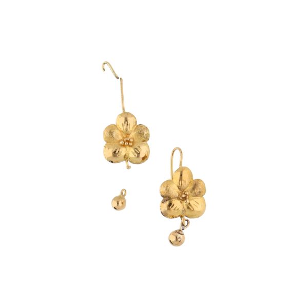 Aretes laminados motivo floral en oro amarillo 18 kilates. For Discount