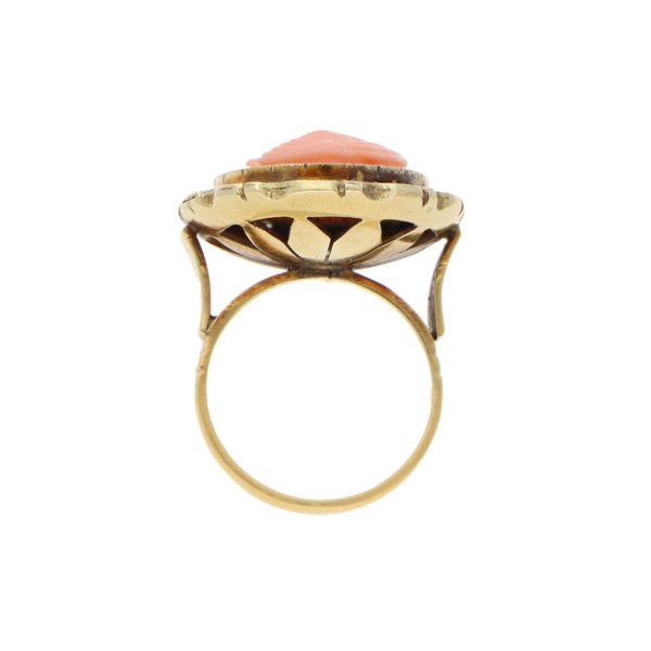 Anillo estilizado motivo dama con coral en oro amarillo 14 kilates. Cheap