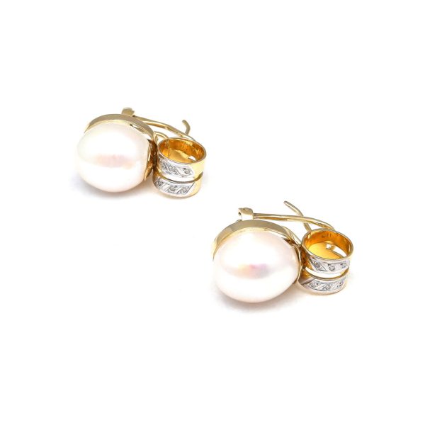 Aretes estilizados con perlas calabazo y diamantes en oro amarillo 14 kilates. on Sale