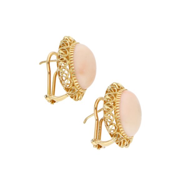 Aretes estilizados calados con corales en oro amarillo 18 kilates. For Discount