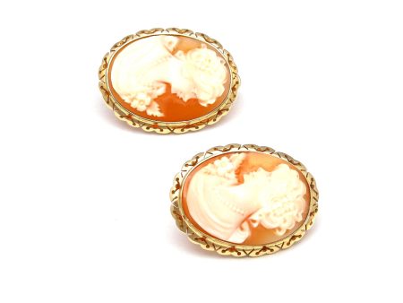 Aretes estilizados con corniolas motivo dama en oro amarillo 14 kilates. Sale