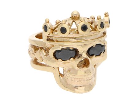 Anillo estilizado motivo calavera con sintéticos en oro amarilo 14 kilates. Fashion