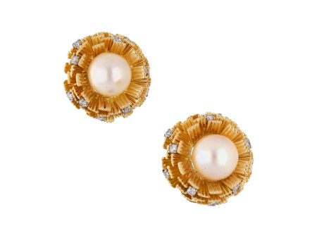 Aretes estilizados con diamantes y perlas en oro amarillo 18 kilates. Supply