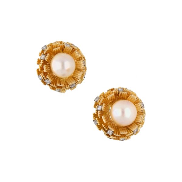 Aretes estilizados con diamantes y perlas en oro amarillo 18 kilates. Supply