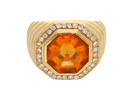 Anillo acanalado con diamantes y sintético en oro amarillo 18 kilates. Sale