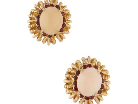 Aretes estilizado con corales y granates en oro amarillo 14 kilates. Fashion