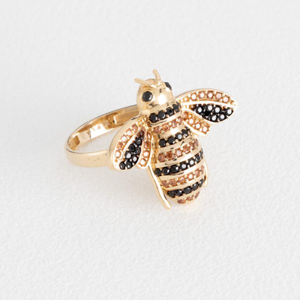 Anillo estilizado motivo abeja con sintéticos en oro amarillo 14 kilates. Supply