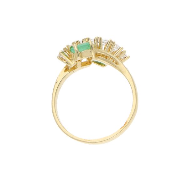 Anillo estilizado con esmeraldas y circonias en oro amarillo 14 kilates. Online Sale